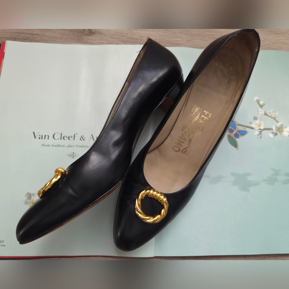Salvatore Ferragamo Black Pumps with Gold Ring Detail - Picture 8 of 9